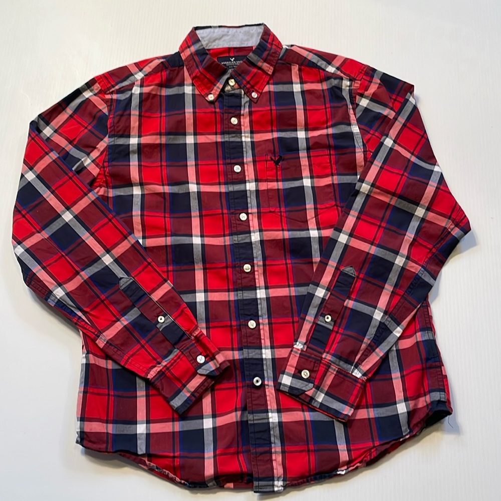 American Eagle 🦅 outfitters red, white & blue long sleeve button down. Medium